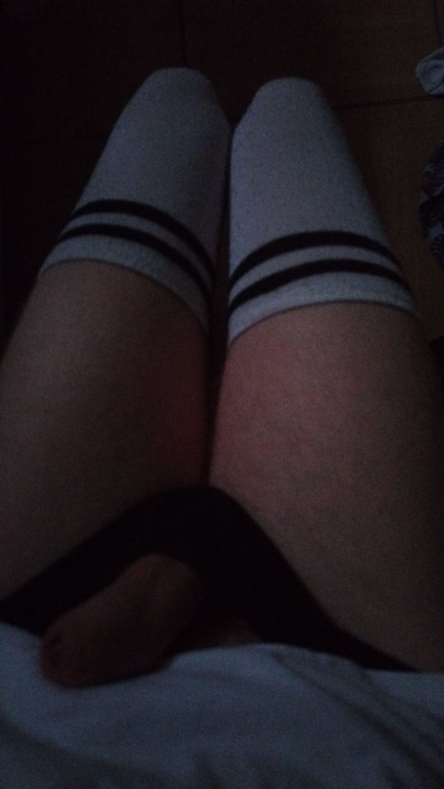 kwit_0's tweet photo. How are you ? :3 dms open im bored. 
#femboy #thighs, #femboys #thighhighs https://t.co/ZwAXntZHZB