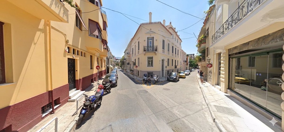 AstikiA5336's tweet photo. Αυτά υπέροχα στενάκια γύρω στο ιστορικό κέντρο γιατί δεν τα πεζοδρομούμε;

Τόσα σημαντικά είναι για την κίνηση της πόλης; https://t.co/Hnb5DFt1Bh