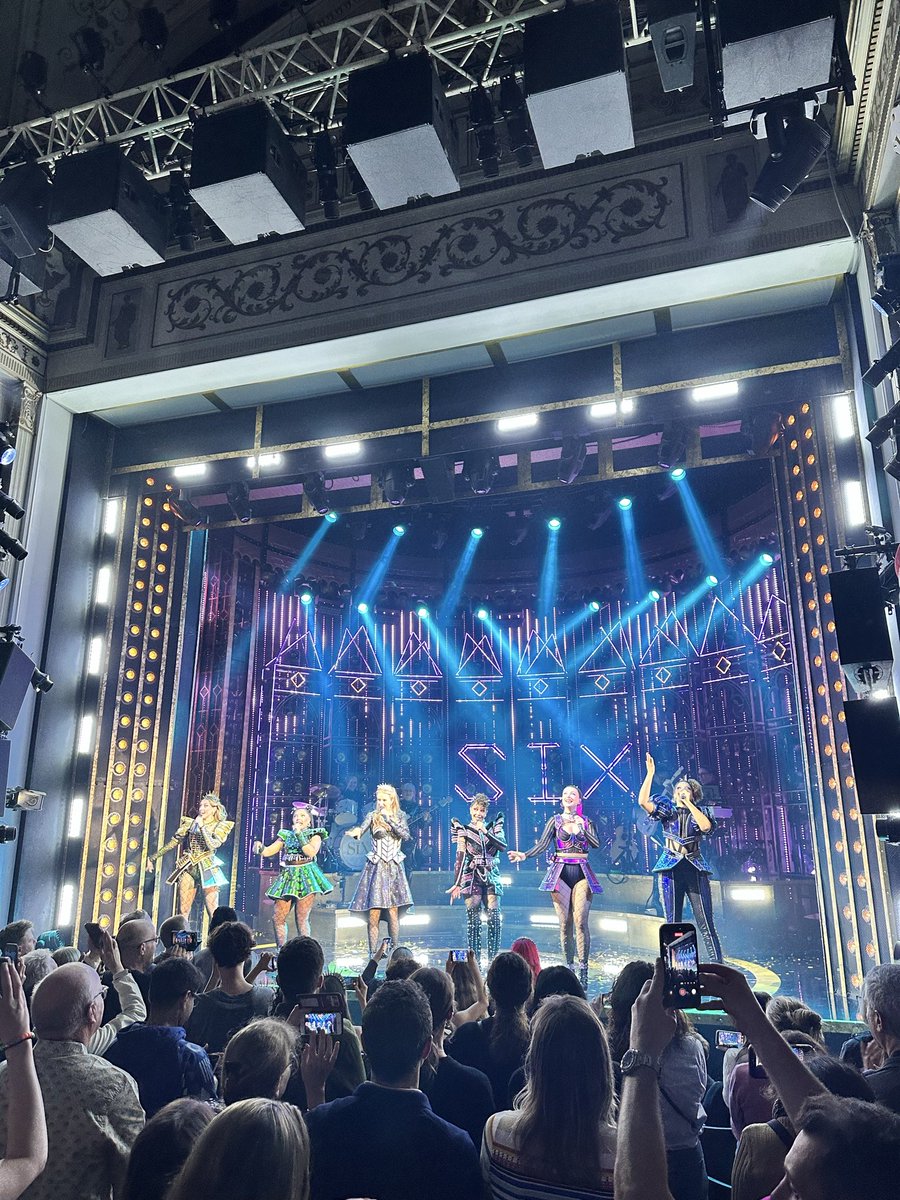 brown_newbold's tweet photo. ✨ At the #weekend I went to see Six at the theatre, and it was absolutely fantastic! 👑🎭

The #production was a brilliant celebration of female power, giving each of Henry VIII’s six wives the chance to tell her own story in a bold, modern, and empowering way. 

#SixTheMusical https://t.co/FOOFs13LUX