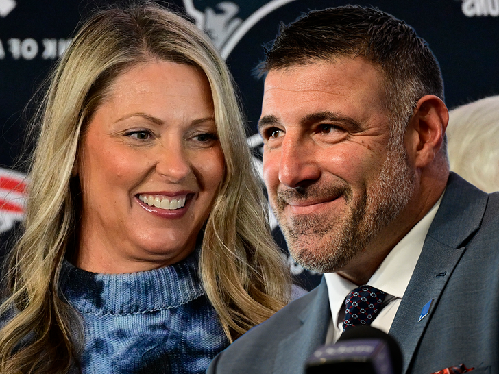 TMZ's tweet photo. Mike Vrabel and wife, Jen, all smiles for son's engagement photos. https://t.co/uJcJbOiv59 https://t.co/N9r8hcG7Lt