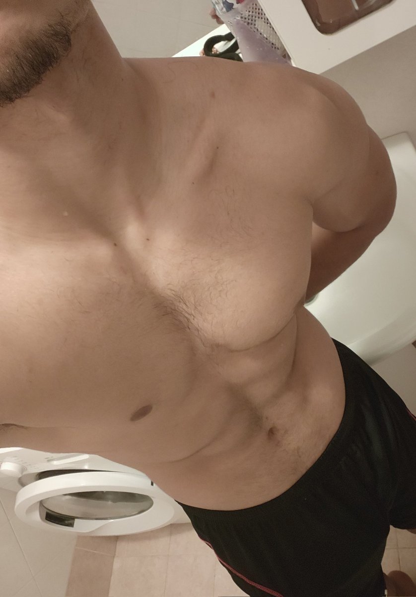 zamuuu11's tweet photo. Ho voglia di svuotarvi stasera🤫🤫🤫😈
#froci #fetish #gay #piedi #cashmaster #slave #domination #dominazione #controllo #viziami #cashslave https://t.co/mw3VauJ6Wz