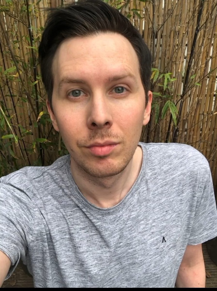 imskrundle's tweet photo. I LOVE YOU SLUTTY SELFIE PHIL LESTER https://t.co/MVcYTg43Si