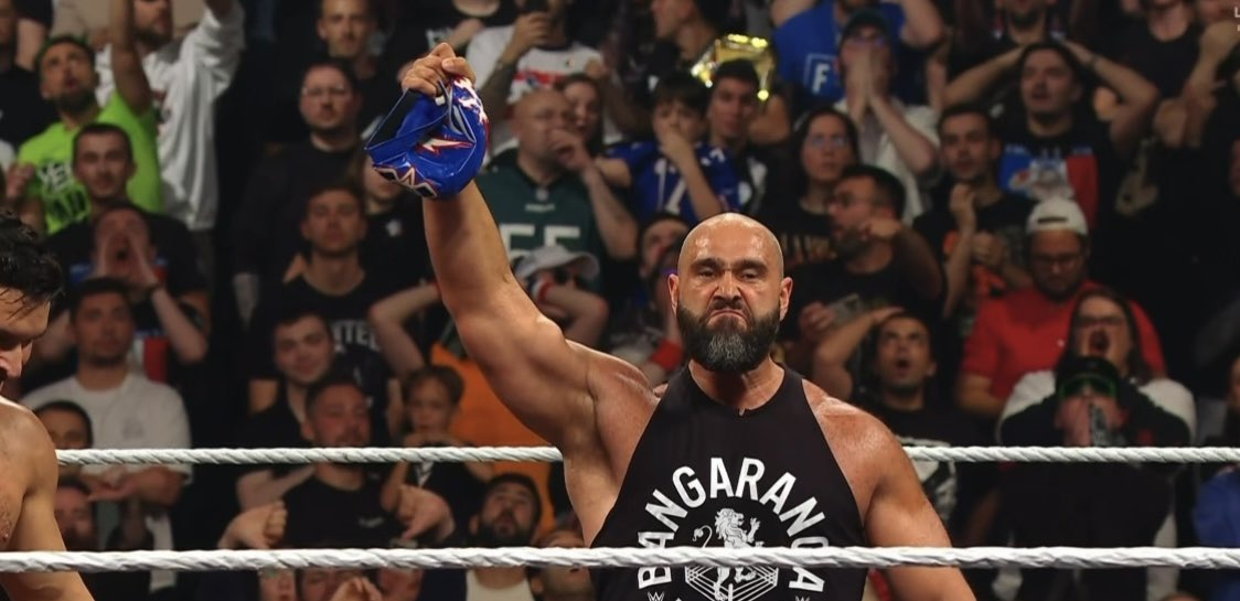 FadeAwayMedia's tweet photo. RUSEV JUST RIPPED THE MASK OFF REY MYSTERIO OH MY GOD 

#WWERAW https://t.co/uVSW2VsW2B