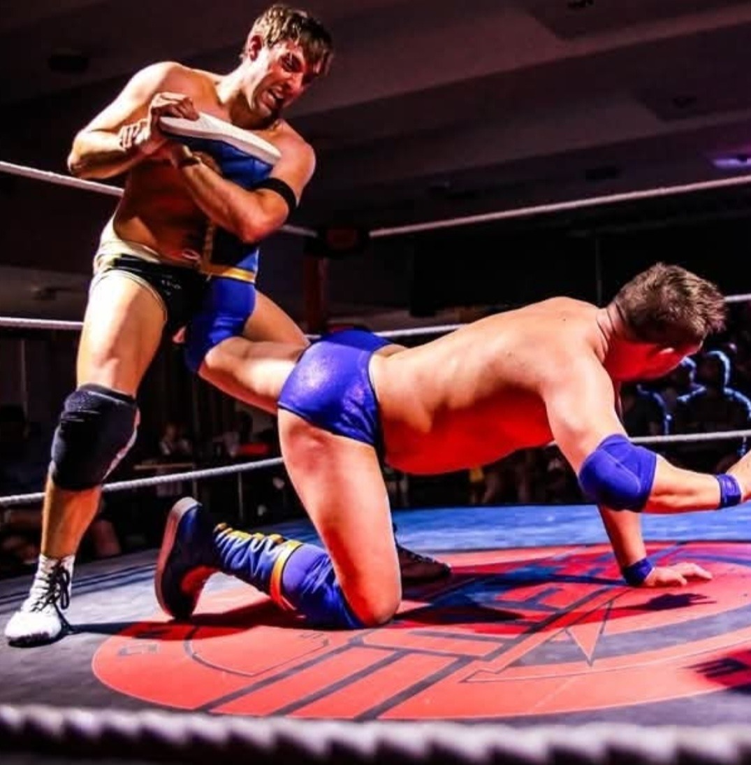 wresadam's tweet photo. The ankle lock - one of the most devastating submission holds in Pro Wrestling!!!
#prowrestling #gay #muscle #trunks #bulge #bulgemen #suffering #submission #hot #wrestlers #prowrestlers #wrestling #studs #submission #anklelock https://t.co/fiYPrkIQaY