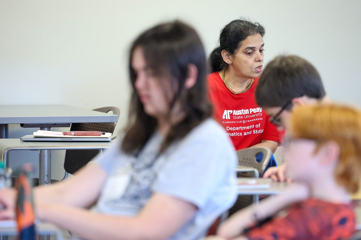 APSUCoSTEM's tweet photo. Last week, we welcomed the first of our summer campers for Data Science Camp! Students learned all about the wonderful world of data from our top-notch Austin Peay faculty! https://t.co/jG7wA5eRMa