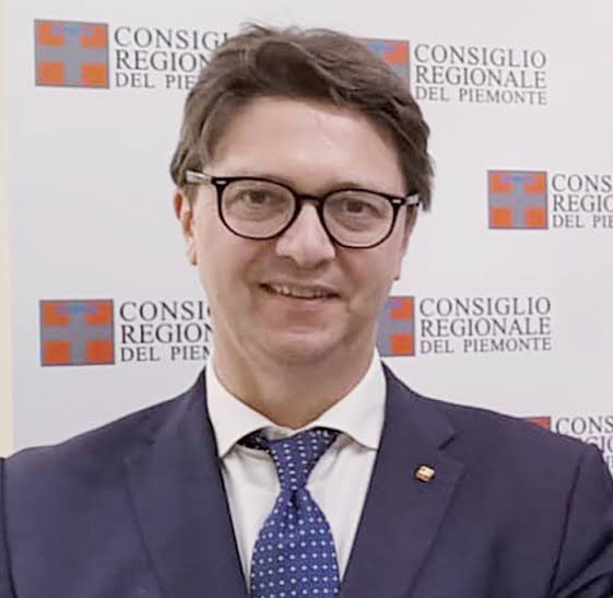 Frances99687883's tweet photo. #DavideNicco,#FdI,presidente del Consiglio regionale del #Piemonte,in soccorso del “bel ragazzo” indagato. Ma che schifo!#portaaperta  #Silvestro #violenzasessuale #donne https://t.co/HOJF4kbUmK