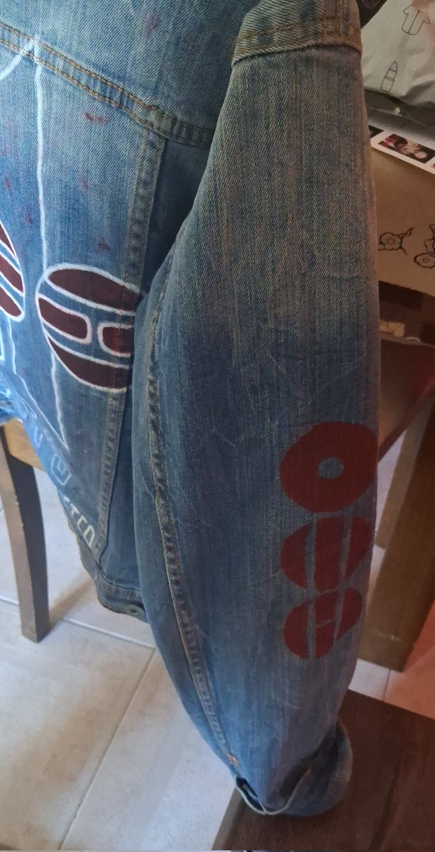 Rikookkta's tweet photo. Oh my god 😱, I can't believe I'm customizing a jacket and it's working! I'm so proud of myself I'm going to cry 🥹🥹💜💜🙌
All this, thanks to the inspiration of #COKO_FESTA_WEEK , thank you so much @cokodive and @LottiesxWorld , I'm very happy!
#BTS_ARİRANG #bts #army #ARMYRANG https://t.co/k6pSxZF2T0