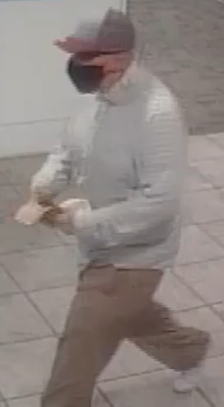 FBIDenver's tweet photo. Do you know this guy? FBI Denver Rocky Mountain Safe Streets Task Force &amp; @DenverPolice are asking the public to ID the suspect in the June 2 robbery of PNC Bank on West 32nd Avenue. Anyone with information is asked to contact the Denver Police Department or @CrimeStoppersCo . https://t.co/XihcvgEKQi