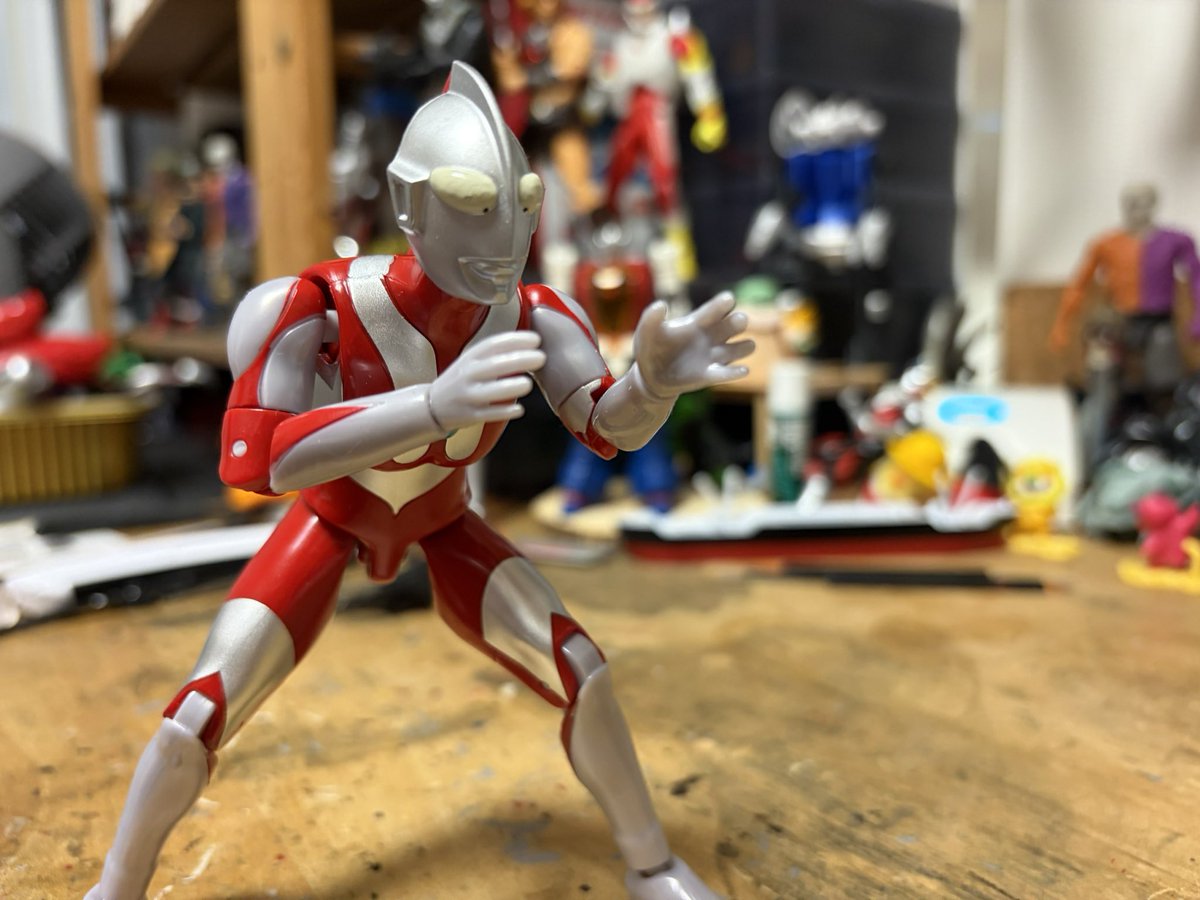ta93baptize's tweet photo. 一応前回ウルトラアクションフィギュア版のヘッドパーツをウルトラアクションフィギュアNEO版のボディに無改造で移植可能。首のクリアランスが増えるので上向やすくなります。 https://t.co/kvPRJ2P3dY