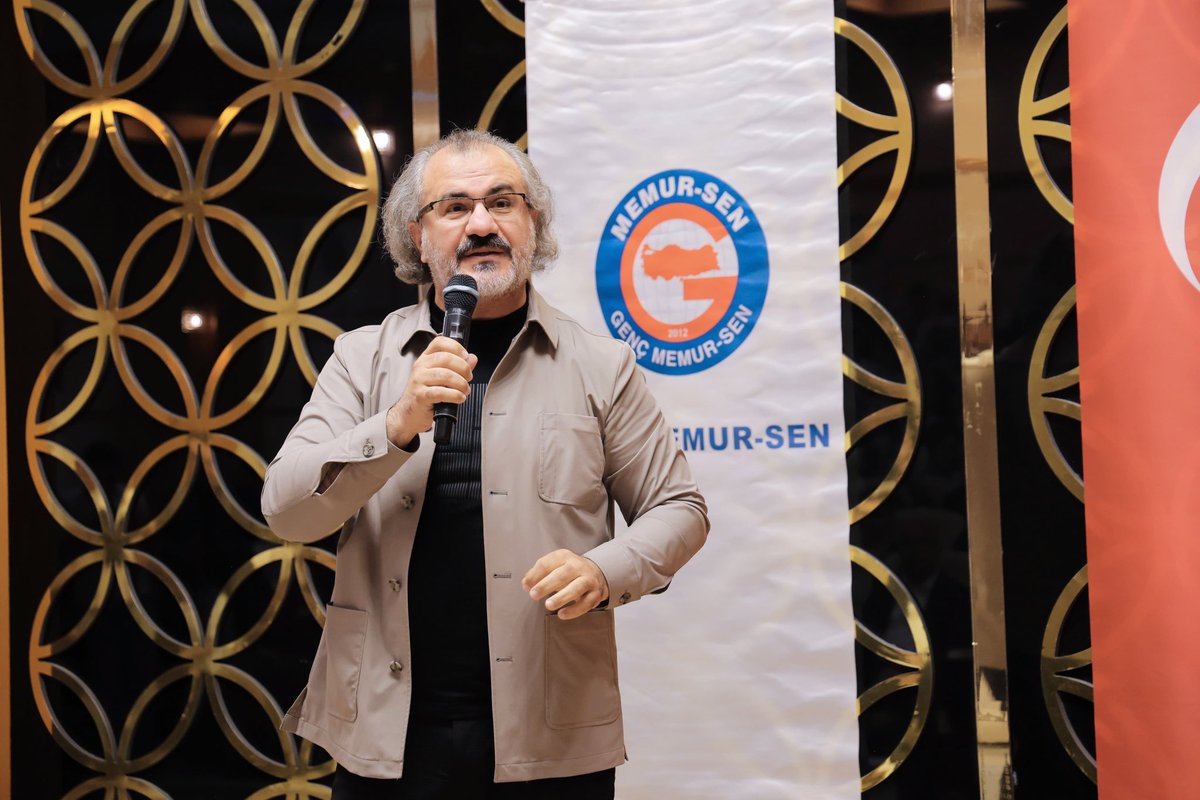 avbayramtaskin's tweet photo. Genç Memur-Sen tarafından düzenlenen ve konuşmacı olarak hemşehrimiz Sıtkı Aslanhan’ın katıldığı; “Bir Bilenle Bilge Nesil Ödül Töreni” programına iştirak ettik. 

Güzel konuşmalarından ötürü Sıtkı Hocamıza teşekkür ediyor, dereceye giren evlatlarımızı da ayrıca tebrik ediyorum. https://t.co/fZGT3F9ei5