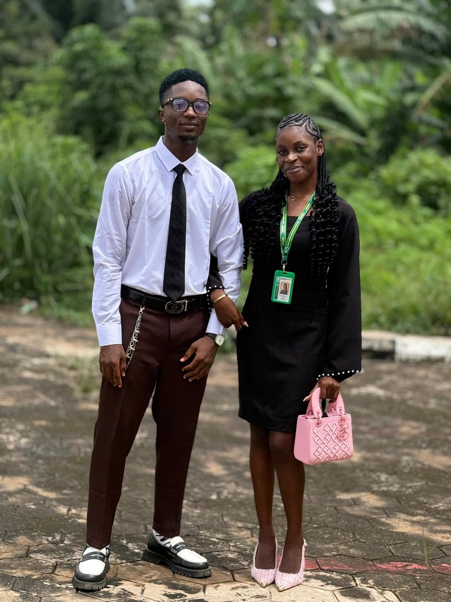 Iyanu_oluwa1010's tweet photo. Last days in uni. https://t.co/T9oSrABkRE