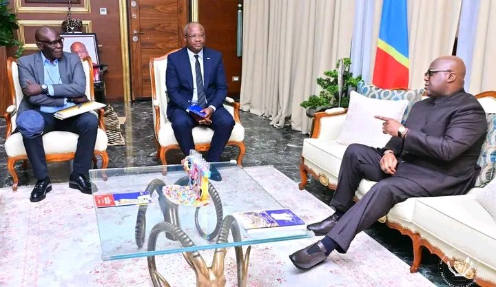 JonathanByaru12's tweet photo. 🚨Ce lundi à la Cité de l’Union africaine, le président Félix‑Antoine Tshisekedi a reçu le général‑major Gaby Kasongo Mulumba, nommé gouverneur militaire de l’Ituri. Il lui a demandé de ramener vite la paix, sécuriser le retour des déplacés et faciliter la riposte contre Ebola. https://t.co/4UeiUw9NIL