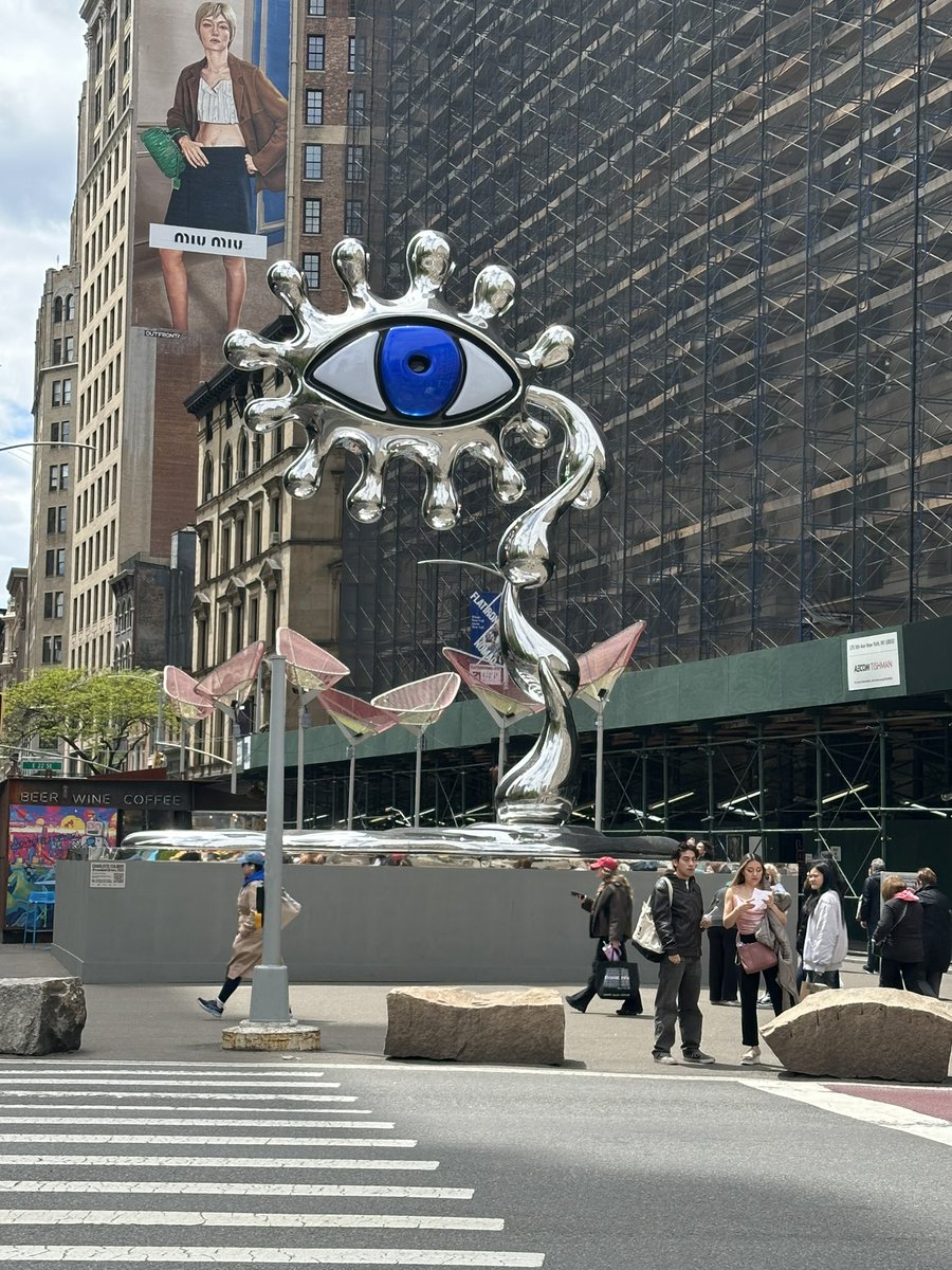 EllieJapan2022's tweet photo. I watch out you always!!!
#bigeyes #blue #familywalk #EyeCare #Manhattan #withmylove #eyelush #NY #theUS https://t.co/KeF8NdFqx0