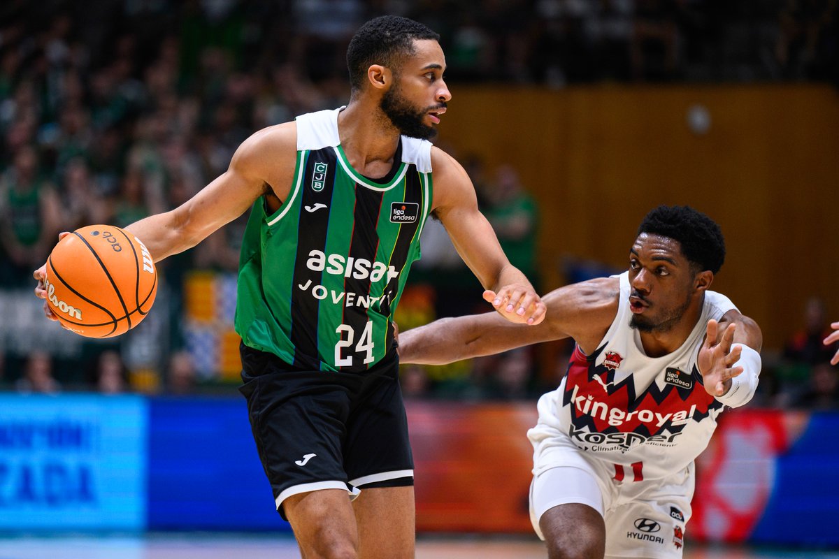 MarcCalduch9999's tweet photo. Cameron Hunt es una de las grandes amenazas del Joventut. El escolta estadounidense promedia 23,3 puntos ante Valencia Basket esta temporada tras sus tres enfrentamientos (dos de Liga Endesa y uno de Copa).

Frenar su impacto será una de las claves para los de Pedro Martínez. https://t.co/2qeYXWQMoR
