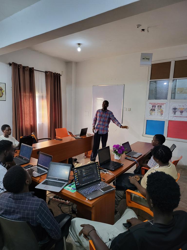 corestreamng's tweet photo. A productive Monday at Corestream Networks &amp; Robotics Ltd.

Kicking off the week with innovation, collaboration, and impactful work as we continue building digital solutions that create value and transform businesses.

Here's a glimpse of today
#MondayMotivation #Corestreammg https://t.co/TOvrzztT1g