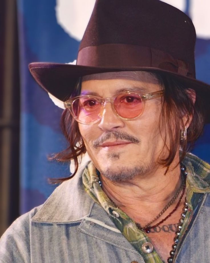 Johnny Depp tweet media