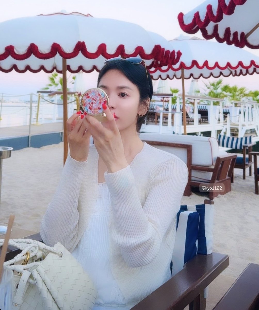 hyekyots's tweet photo. We got two more 🫶🏻

#SongHyeKyo https://t.co/4DuLVhBscU