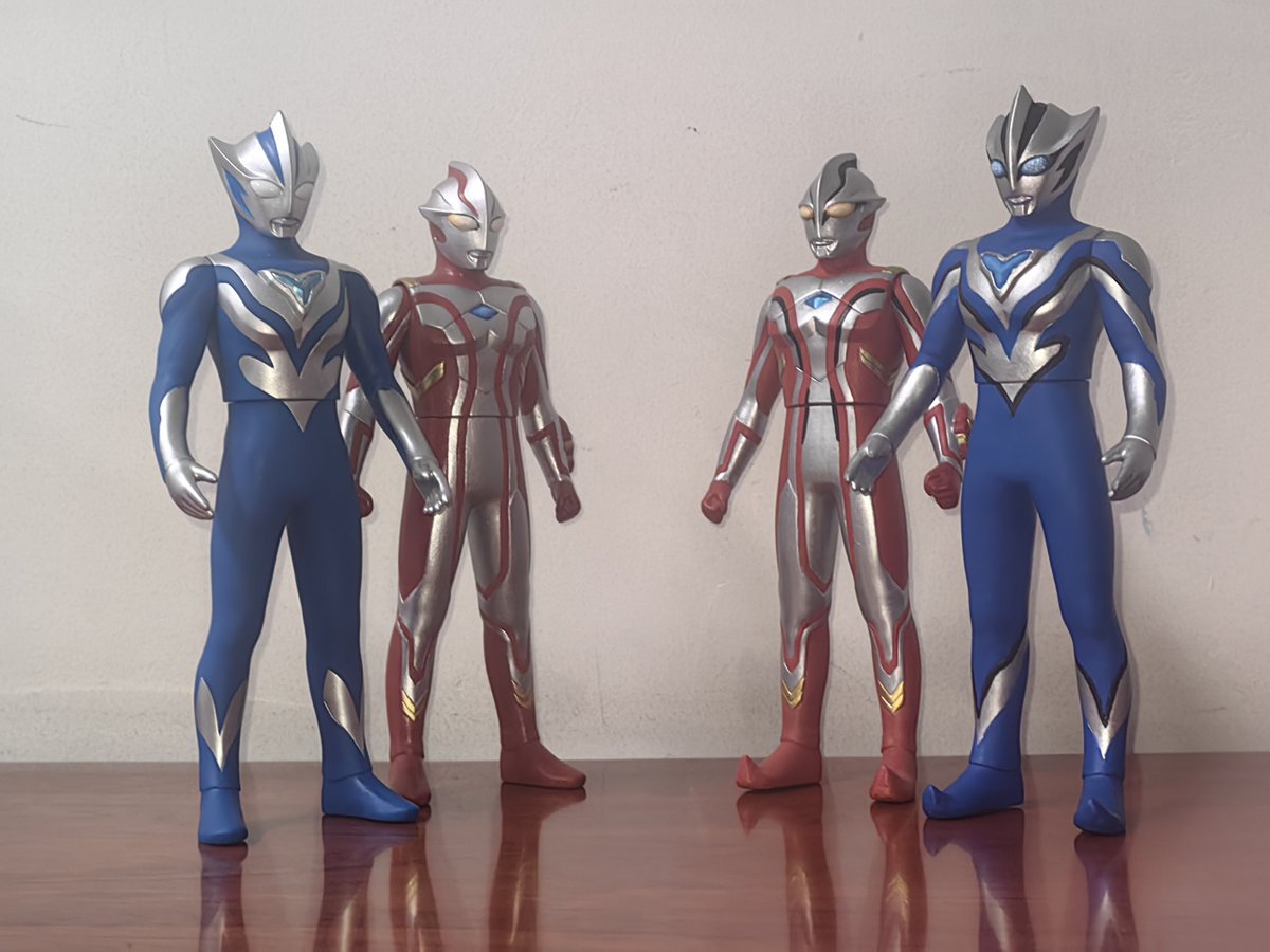 ultralatte's tweet photo. 「ニセウルトラマンテオ」

ウルトラヒーローシリーズ ウルトラマンテオを改造/リペイントしました。
ニセウルトラマンメビウスのイメージを参考にして、テオに黒いラインを追加しました。

#ウルトラマンテオ
#ウルトラフィギュア改造同好会 https://t.co/LOlDTEj7l8