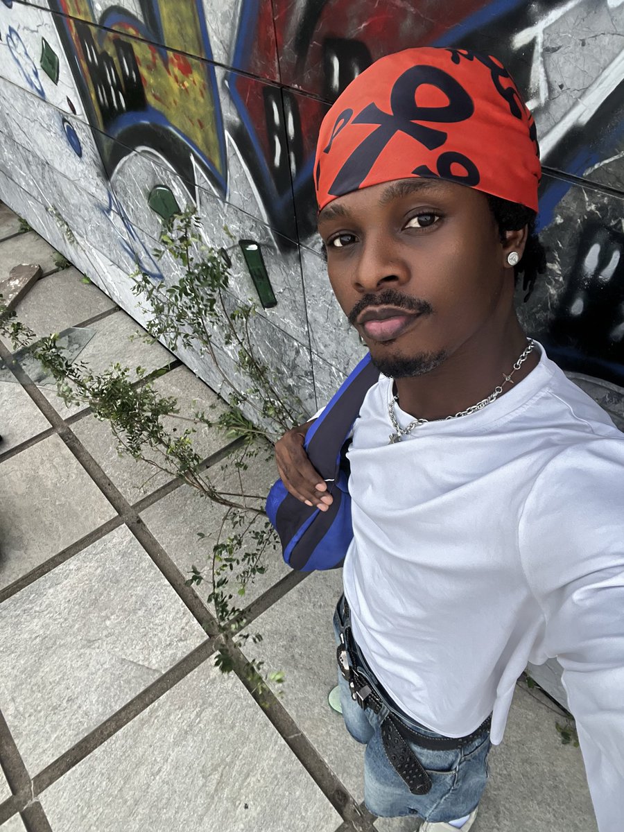 Gold_willz's tweet photo. My favorite scarf https://t.co/0L19MHnmHB
