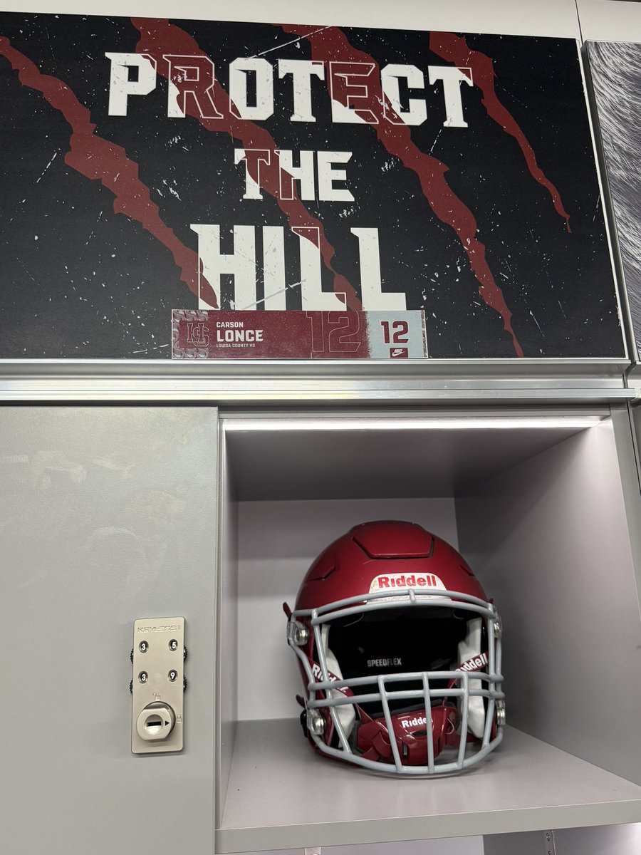 Clonce_12's tweet photo. I had an amazing time at Hampden-Sydney today! Thank you @ZachZullinger for the time spent talking to me about such an amazing school academically and athletically. I am very thankful for @Coach_Luvara taking time out of his day to talk about Hampden-Sydney football. Also appreciate @CoachTPorterWR for stopping by and seeing me today. I can’t wait to get back on campus and I look foward to continuing to learn about Hampden-Sydney football! #gotigers‼️ @lionwingcoach