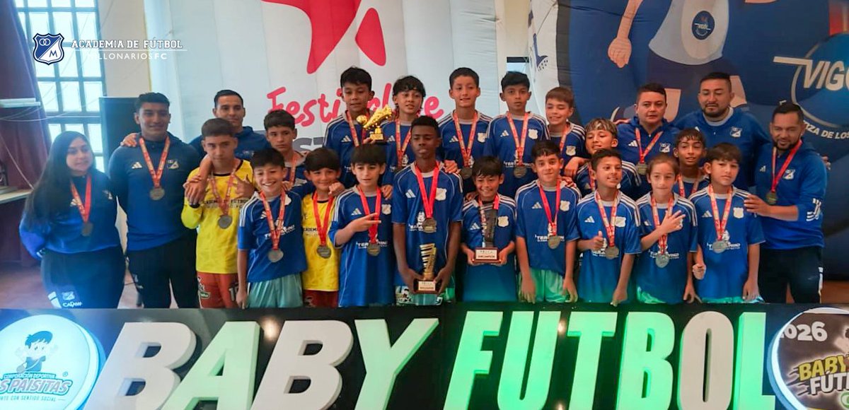 MFCAcademia's tweet photo. 🥈 ¡Orgullo Embajador! 🔵⚪

​Nuestro Plan Dorado 2014 del profe Fabián González es subcampeona del Baby Fútbol Bogotá 2026 ante CEIF.

En noviembre buscaremos ante el subcampeón de Cundinamarca el cupo a la final internacional en Medellín. ¡Vamos!💪⚽ https://t.co/Hofe7Q9k6w