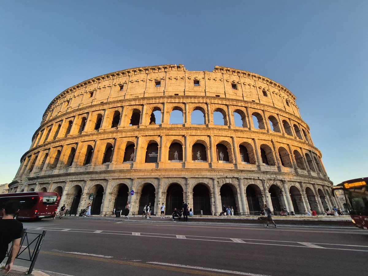 adoreyoufool's tweet photo. Respira Roma, Lewis, domani sarà già diversa, domani ci sarà anche il tuo odore, fra cento anni lo sentiranno ancora, qui nulla si perde https://t.co/gVxFci6fxx