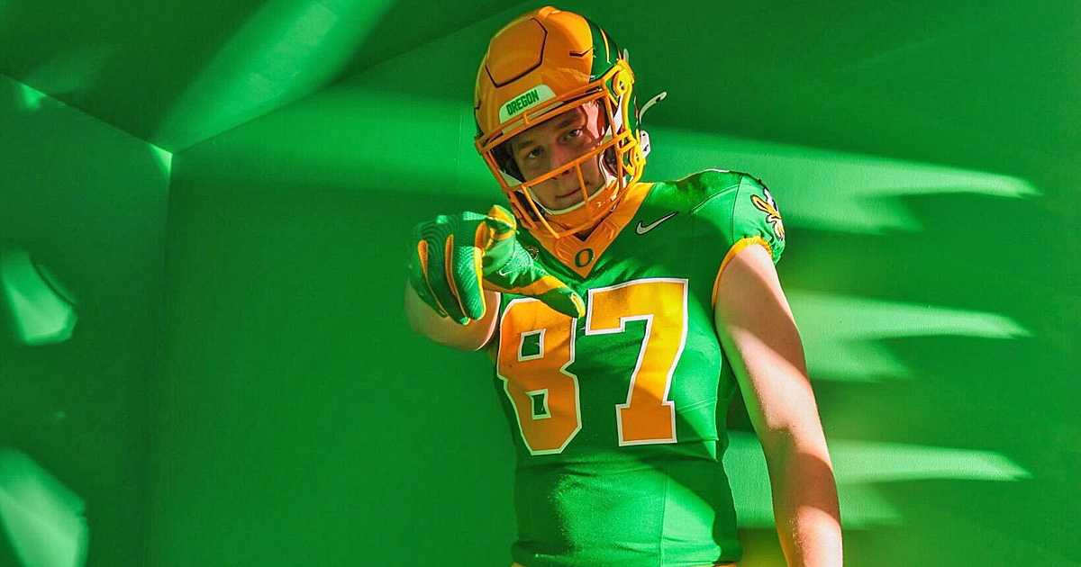 BrandonHuffman's tweet photo. NEW: Oregon just hosted in-state TE George VanSandt for an official visit.

The one-time Arkansas commit from Portland (Ore.) Central Catholic has a new timeline for a decision.

Intel: https://t.co/HxWKP0e844 https://t.co/ja7QP07ZZA