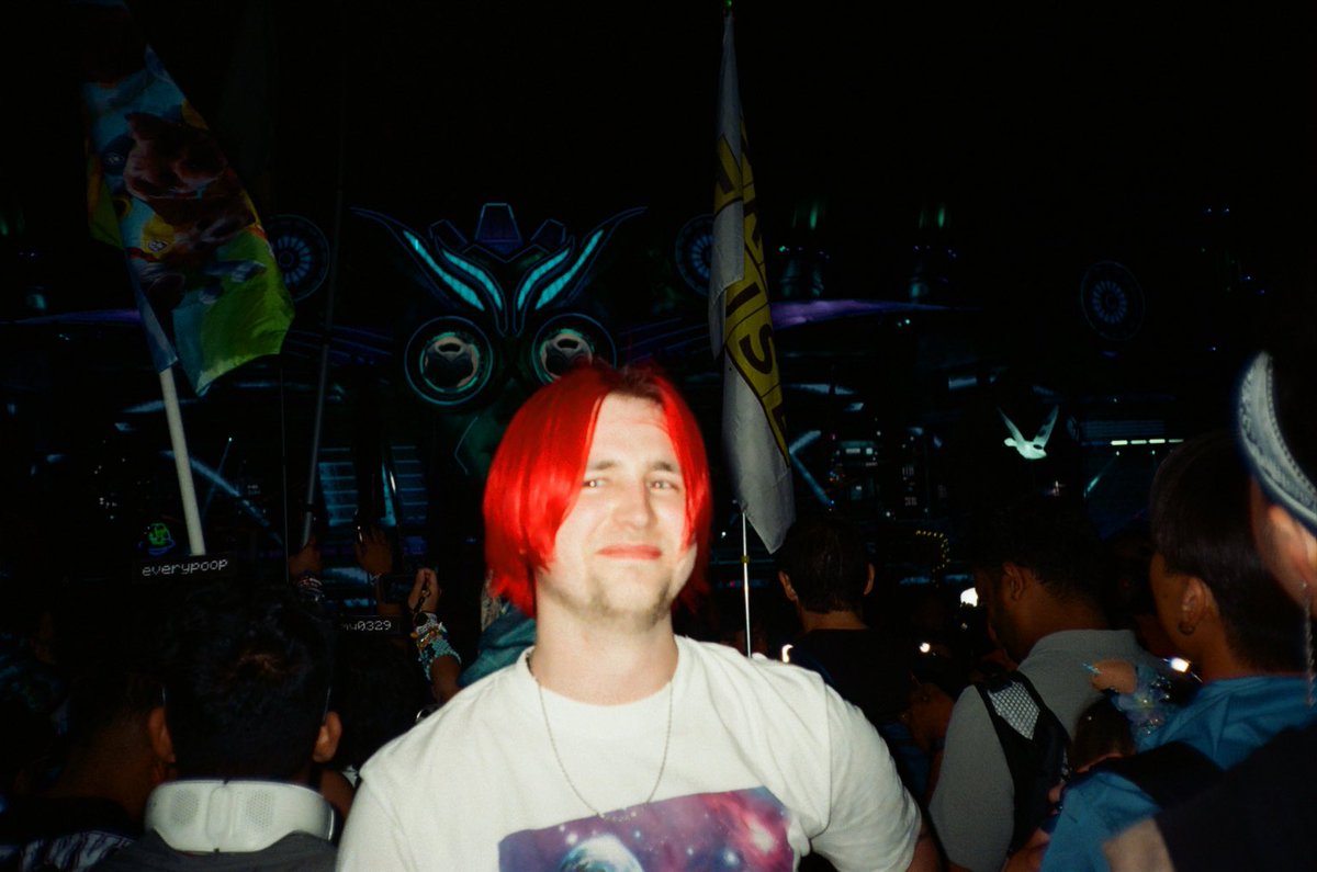 SamHardardt's tweet photo. Seconds before disaster…
(I drank four Four Locos and ascended at Porter Robinson) https://t.co/D2NGAbmFKW