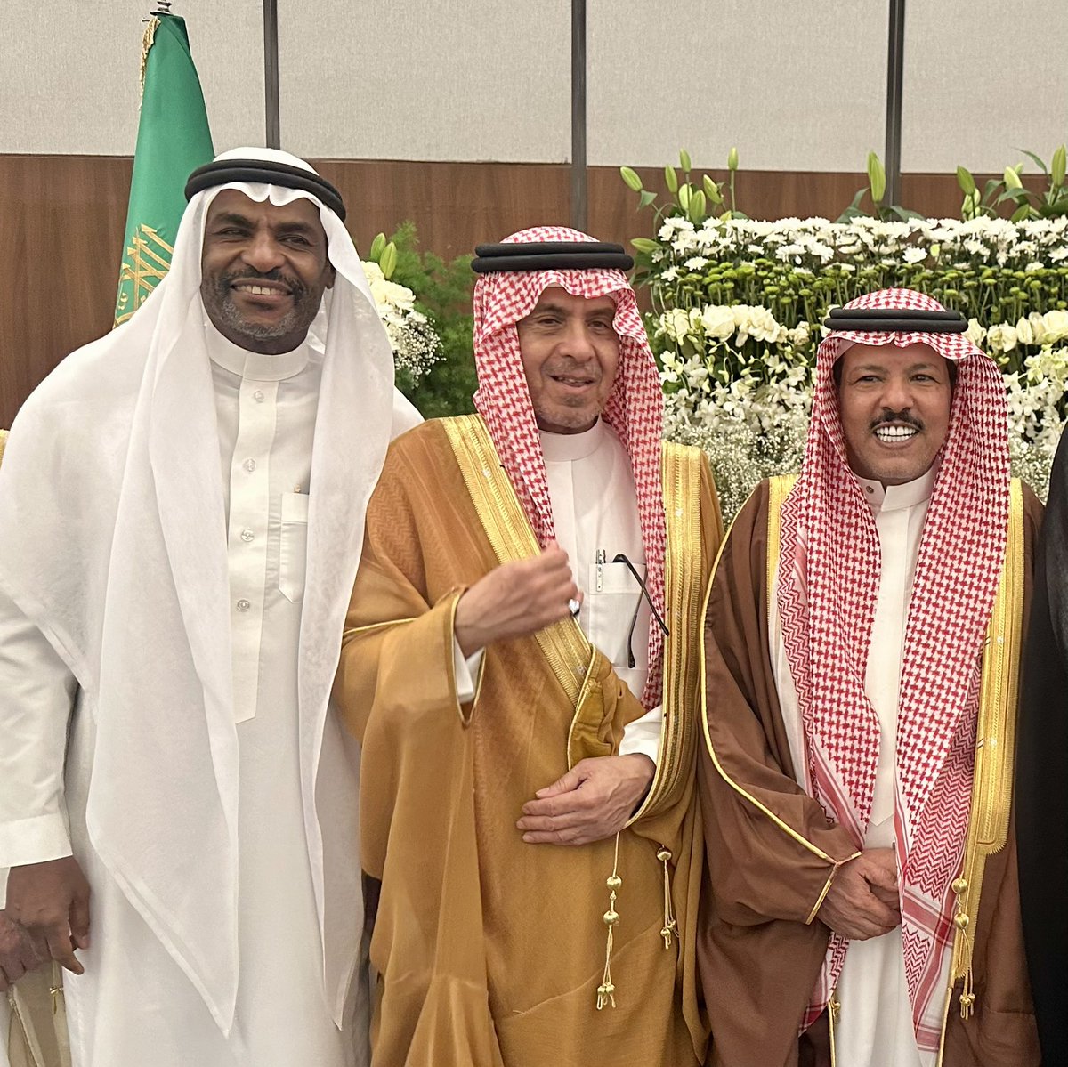 fahad_aldous's tweet photo. الصديق الغالي الاستاذ عبدالحكيم بن محمد العساكر شخصيه اجتماعيه محبة للجميع ..راقية في تعاملها تفيض بمشاعر الود  و تحمل من احساس النقاء والنبل والوفاء الشيئ الكثير .. لذلك لم استغرب ذلك الحضور الكبير من قدامى الرياضيين  الذين حرصوا على تلبية دعوة  حبيبنا العزيز (أبوعبدالعزيز) والتواجد لتهنئته في احتفالية زواج كريمته .مصحوبة بدعوات الجميع لها بالتوفيق والذرية الصالحه #عبدالحكيم_العساكر @AbdulHakimAlasa