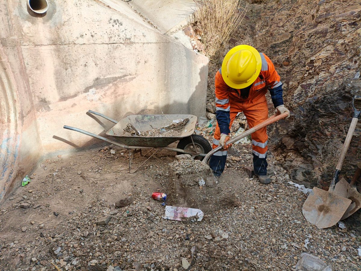 CarreterasBo's tweet photo. ABC INTENSIFICAN LIMPIEZA Y MANTENIMIENTO DE ALCANTARILLAS EN LA CARRETERA ORURO A COCHABAMBA

Lee aquí ➡️ https://t.co/qDpVXSRBxf

#SiempreBolivia
#ABCIntegrandoLaPatria https://t.co/YAtRX4VMJJ