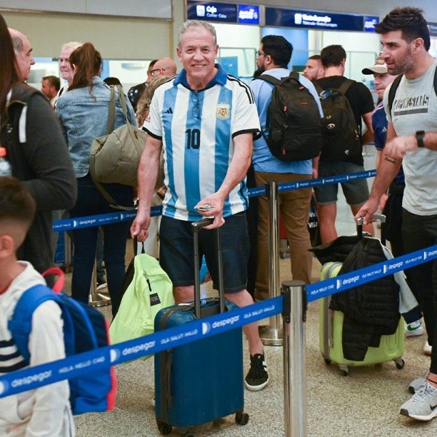 ibrahim66e's tweet photo. 🚨🇦🇷 غزو أرجنتيني متوقع في كأس العالم 2026!

✈️ وفقًا لتقارير ESPN Argentina، من المتوقع وصول نحو 60 ألف مشجع أرجنتيني إلى مطار ميامي خلال فترة كأس العالم 2026.

🐐 جماهير “الألبيسيليستي” تستعد لتحويل مدرجات الولايات المتحدة إلى أجواء أرجنتينية خالصة، في دعم متواصل لحامل لقب كأس العالم.

🏆 الأرجنتين تدخل البطولة وهي أحد أبرز المرشحين للمنافسة على اللقب، ما يفسر الإقبال الجماهيري الهائل على السفر ومؤازرة المنتخب.

🌎 من بوينس آيرس إلى ميامي… موجة بيضاء وزرقاء ضخمة تنتظر المدن الأميركية خلال المونديال.

🔥 إذا تحققت هذه الأرقام، فقد تكون الجماهير الأرجنتينية من الأكثر حضورًا وتأثيرًا في كأس العالم 2026.

#كاس_العالم_مع_ابراهيم