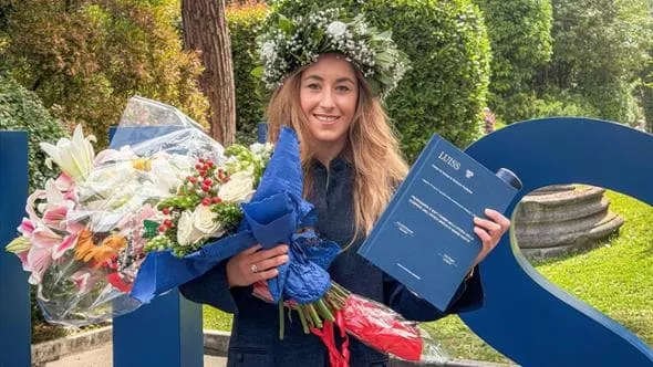 artedipulire's tweet photo. La sciatrice Sofia Goggia si è laureata in scienze politiche: “Sono soddisfazioni”. Anche Malagò alla proclamazione

Complimenti! https://t.co/X6JTU45uKC