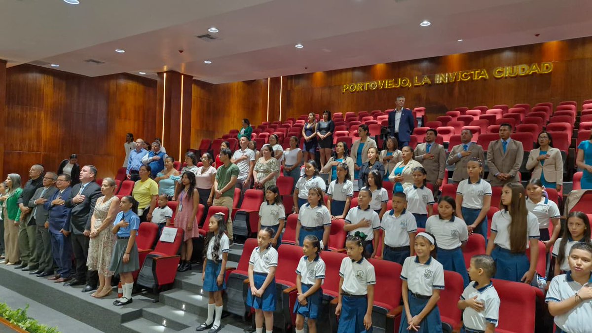 EducacionZ4_Ec's tweet photo. [PORTOVIEJO] Participamos en la Sesión Solemne por los 75 años de vida institucional de la Unidad Educativa General Eloy Alfaro, de la parroquia San Pablo, entidad que ha construido una historia con esfuerzo, dedicación y amor por la educación. 🏫📚 https://t.co/YbIUK7sFSM