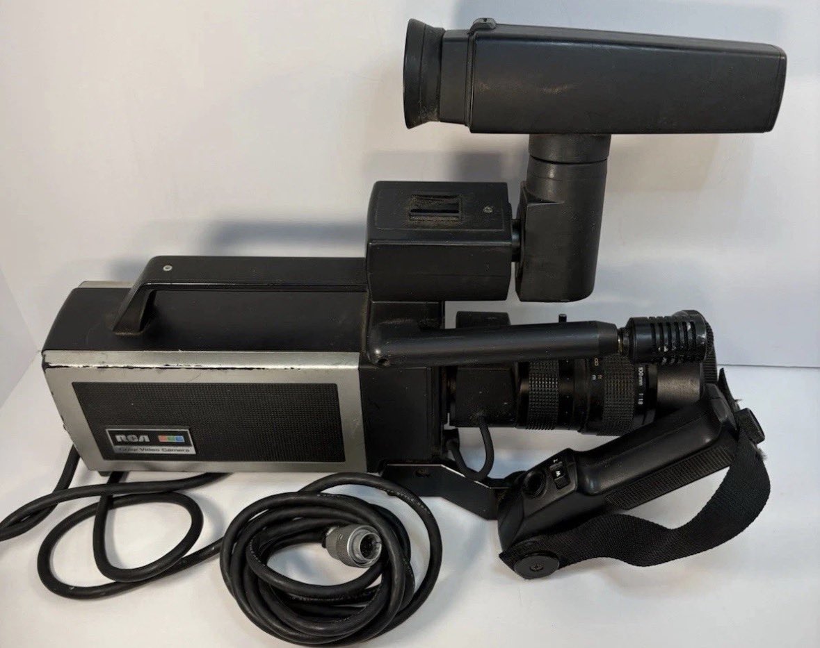 jcodefinds's tweet photo. Sold this badboy today. Would have loved to take it to Disney world and just walk around with it to see the reactions I would get 😂 #reselling #ebay #reseller https://t.co/i3wUk2ZhYz