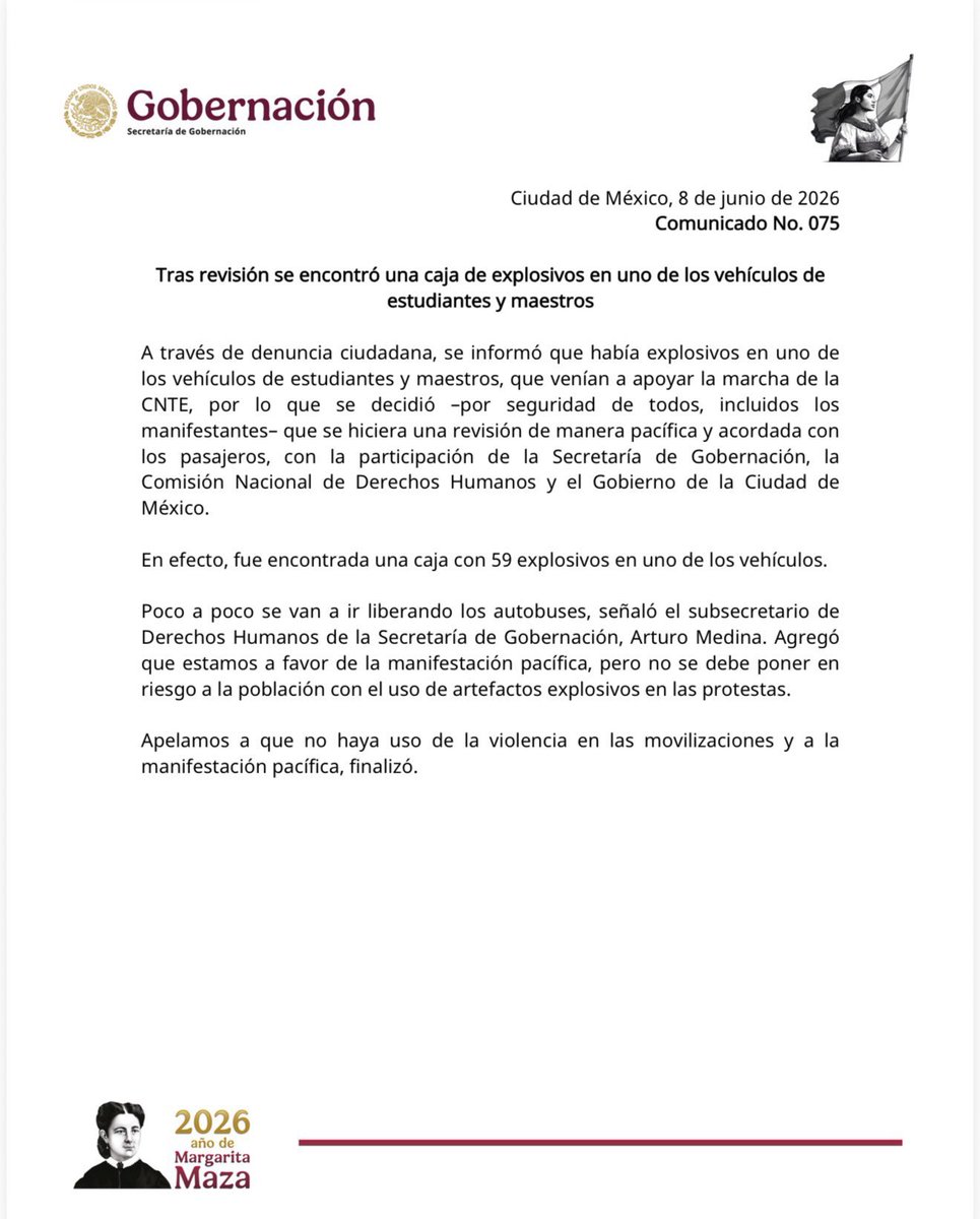 _VicenteSerrano's tweet photo. Se evita una tragedia gracias a una denuncia ciudadana que alertó a las autoridades de explosivos de fabricación casera en un autobús en el que viajaban estudiantes y maestros que venían a la CDMX a apoyar las manifestaciones de la CNTE.

Se encontró una caja con 59 explosivos https://t.co/rohGY50aII
