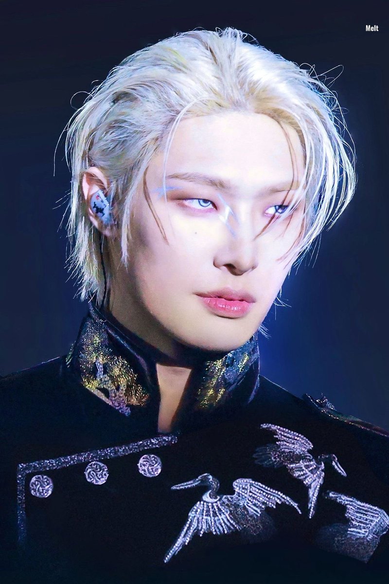 yungisholic's tweet photo. he's so ethereal in this hair color i swear https://t.co/mjdYpAu7TB