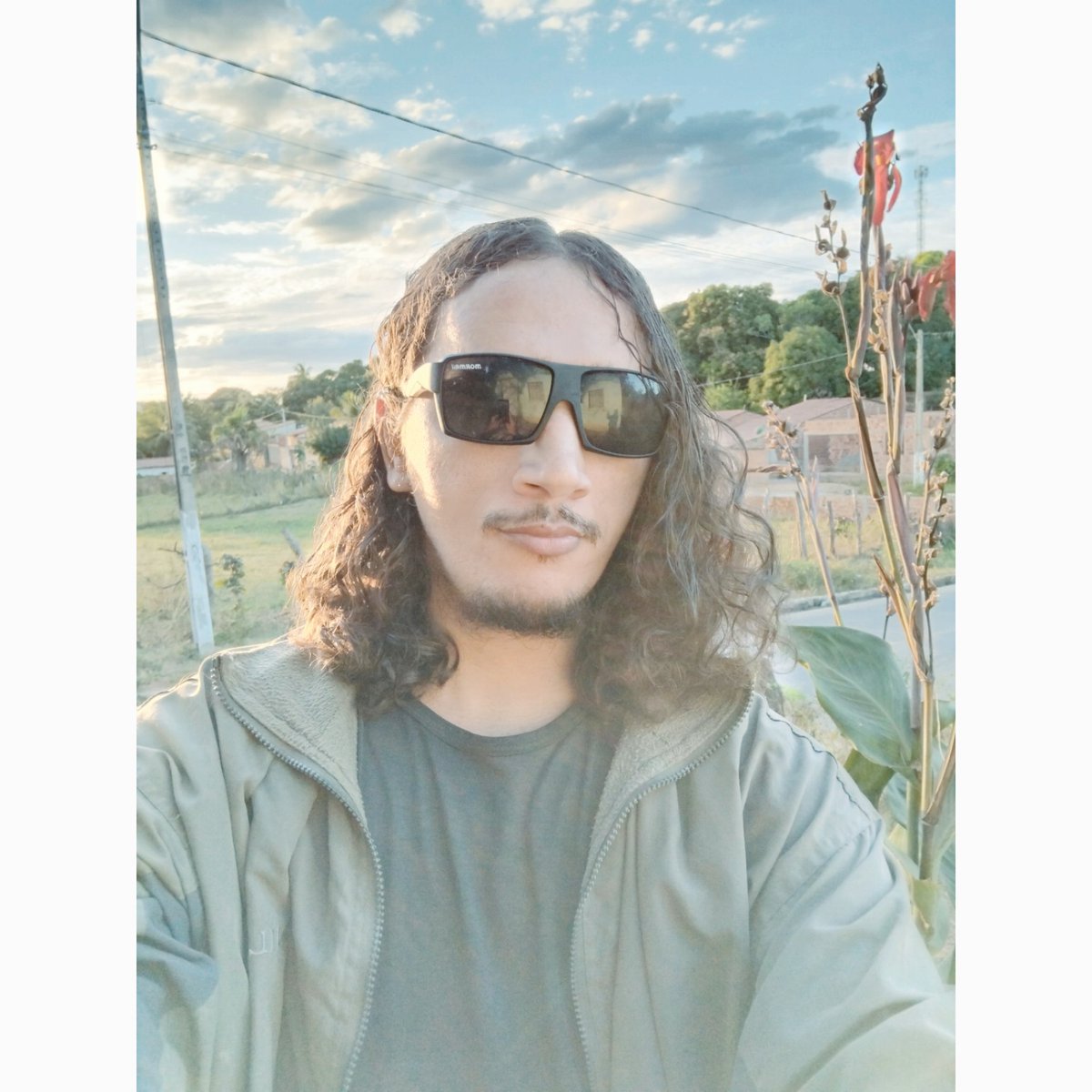 GoticoRonaldo's tweet photo. Boa Tarde Amigos e Amigas! Ótima Semana Pra Nois, Gosto Dessa Foto❤️⛅️☕️🏡🎮🎮🖥🎼🎶🎸🫂🥰😉👍🏻🌼🌸🍂🍁⛅️🦋🦋 https://t.co/0zdOxE9EUV