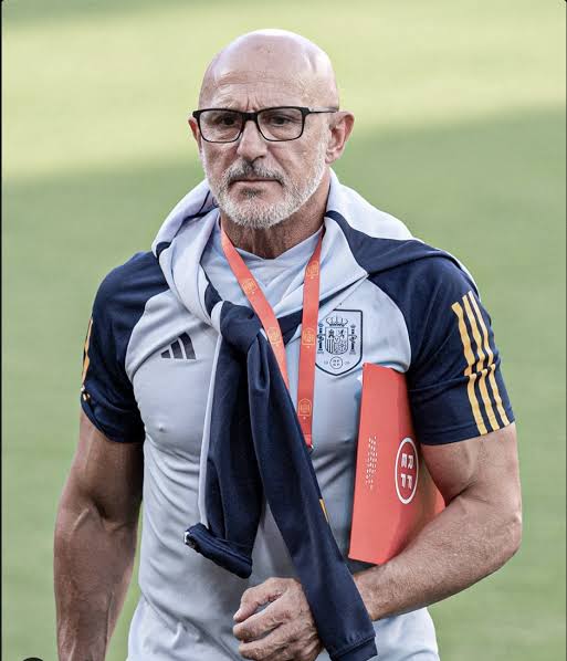 Deuce_D20's tweet photo. JUST IN🇪🇸: Source close to the Spanish national team Coach Luis De la Fuente says that he called Real madrid star defender Dean Huijsen to ask him about the weather  in spain... https://t.co/4k8YpxTljz