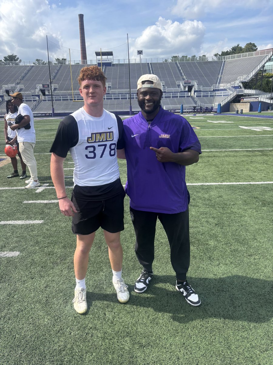 Hershel_1799's tweet photo. Had an amazing and blessed day of football at the @JMUFootball camp. Got coached up very well, thank you @jirehwilson3 . I thank god ,my parents , and my coaches for allowing me to be in this position. Forever grateful. Go Dukes 🟪👑
@CoachBradLutz https://t.co/Oh0cLiYyu0