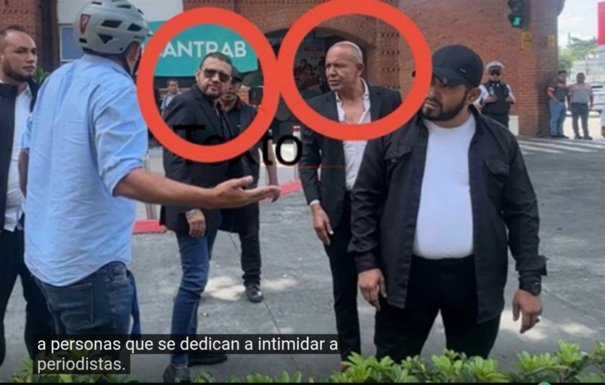 ronyveliz692's tweet photo. Mi solidaridad con @marvindelcid y @Sonny_Figueroa ante la intimidación de un grupo fuertemente armado frente al @BANTRAB zona 9. De hecho esas personas iban al banco. Lo más peligroso se identificaron como periodistas con un carnet del corrupto Círculo Nacional de Prensa CNP. https://t.co/K2ODTyk6FV