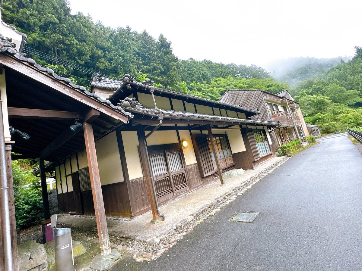 NdkAzs's tweet photo. きのうのおやど
蛍が見たくて取ったけど雨で見れんかった、、、 https://t.co/fndoowo7LX