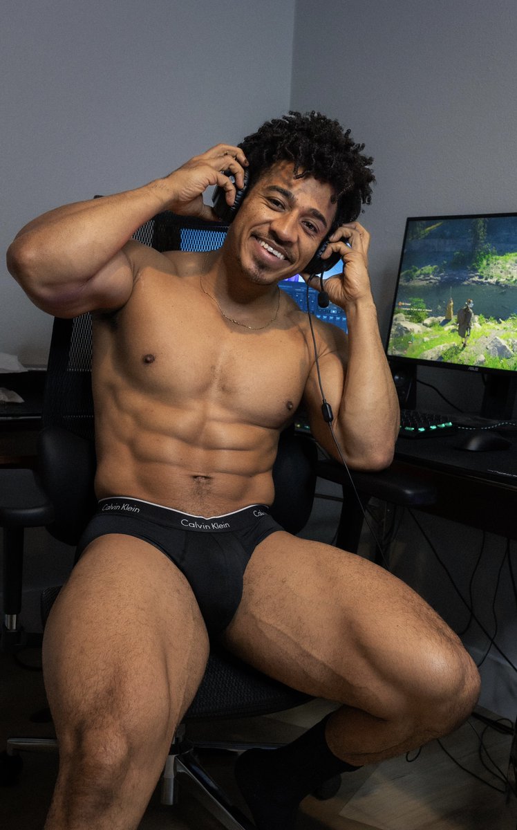 TheShawnRaymon1's tweet photo. I’m gonna be going live on my OF sometime this weekend… don’t miss it. 🙂 https://t.co/zv2iaTkavl