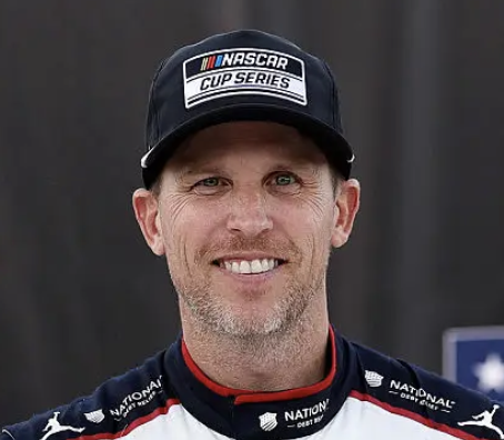 nascarcasm's tweet photo. When you're second in the points standings and erasing the massive lead of the driver in first who you hired to drive for you and if you do then you're the regular-season points leader and if not the guy who does is your employee #FiveDimensionalChessKing https://t.co/pzspPxMjuG