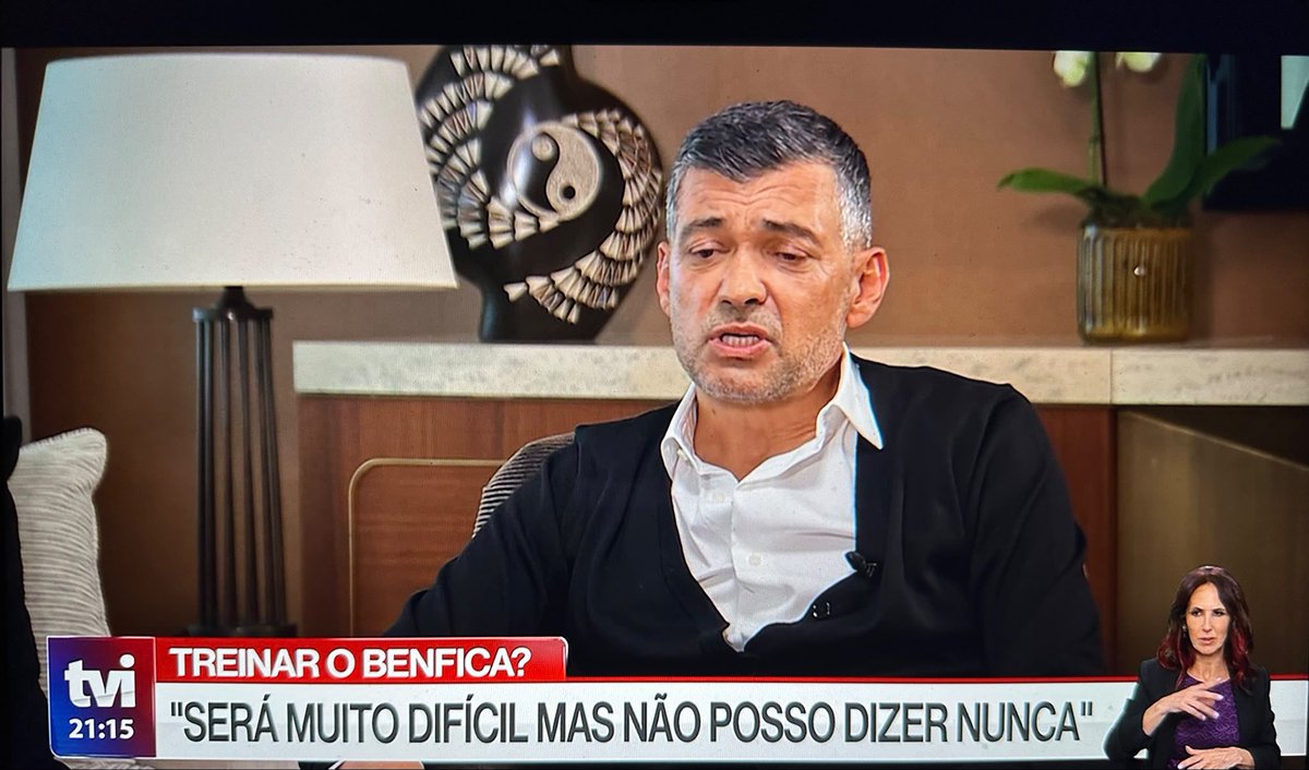 ldt100anos's tweet photo. Eternamente agradecido a tudo o que o Sérgio Conceição fez por nós. Mas, o FC Porto será sempre muito maior do que quem passa por cá. As viúvas de Conceição, vão ter um bom trabalhinho para defender isto. https://t.co/LmUQ1I1Miz