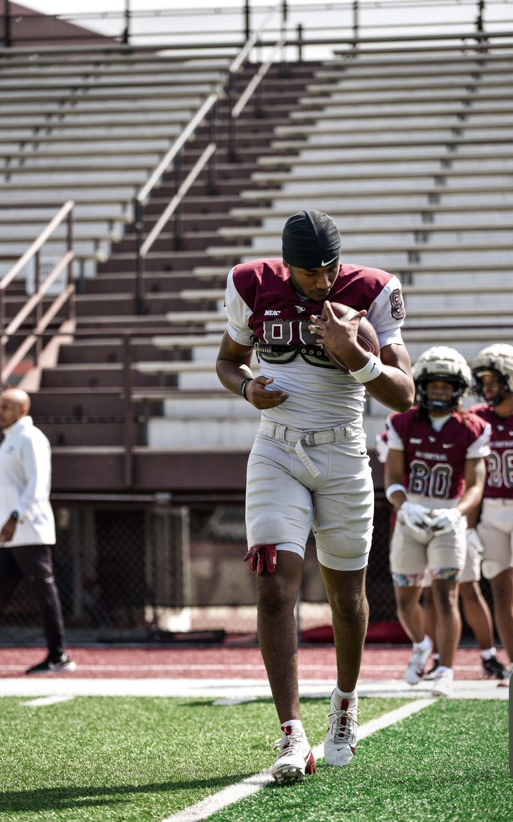 SyReeLivingston's tweet photo. Still looking for a home 🏡 
3 years of eligibility https://t.co/rkZU96P1tx
