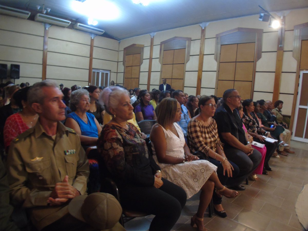 AlisAzahares's tweet photo. Junto al Primer Secretario del Comité Provincial del Partido en #Guantánamo, @yoeaberob1,
participamos en el acto nacional por el #DíaDelTrabajadorJurídico. Muchas felicidades a los juristas del Alto Oriente Cubano.
#LaPatriaSeDefiende https://t.co/uSlDw6Qr0r