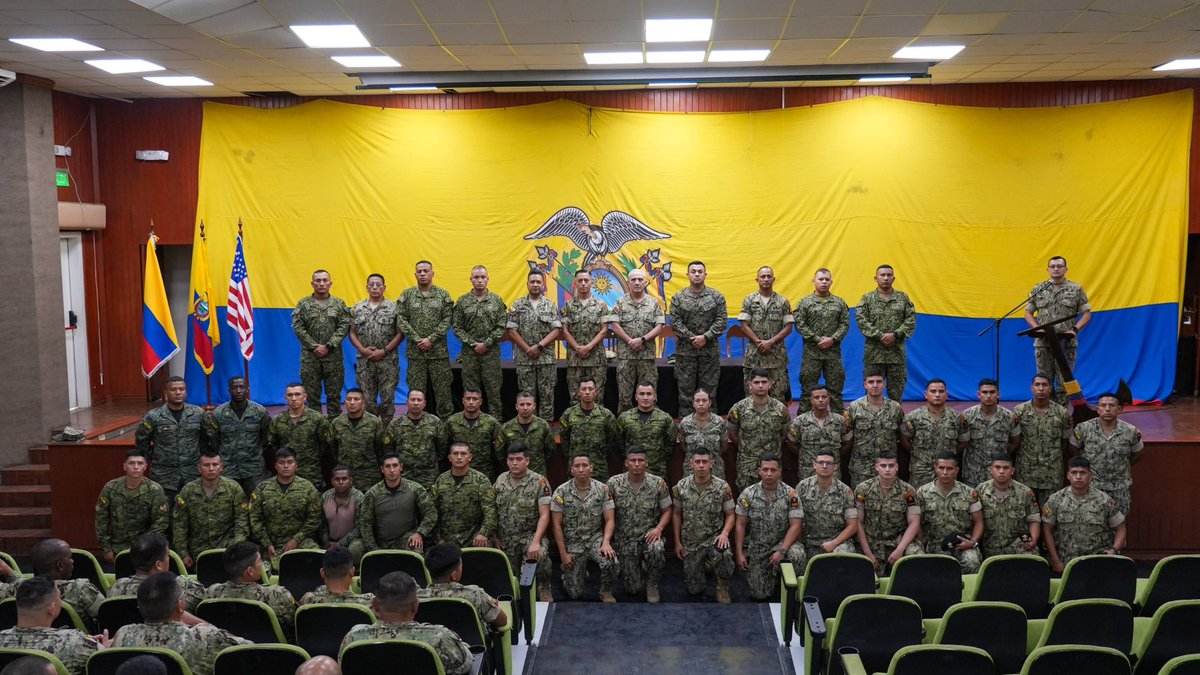 armada_ecuador's tweet photo. ARMADA DEL ECUADOR INAUGURÓ CURSO ESPECIALIZADO DE NADADOR DE SEGURIDAD

#Guayaquil | La Armada del Ecuador inauguró el Curso MA-16 / Grupo Móvil de Entrenamiento de Nadador de Seguridad, desarrollado bajo el programa de cooperación con el Gobierno de los Estados Unidos de América y con la participación de instructores de la Armada de la República de Colombia.

La ceremonia militar se realizó en las instalaciones del Cuerpo de Infantería de Marina, marcando el inicio de un entrenamiento especializado orientado al fortalecimiento de las capacidades operacionales, tácticas y físicas del personal militar.

Este curso permitirá perfeccionar destrezas técnicas y estratégicas necesarias para el cumplimiento eficiente de las tareas asignadas en defensa de la soberanía, la integridad territorial y la seguridad del Estado.

La Armada del Ecuador reafirma su compromiso con la preparación, capacitación y profesionalización de su personal, manteniendo elevados estándares de entrenamiento para contar con una fuerza altamente operativa y lista para enfrentar los desafíos de la defensa nacional.

#YoSoyNaval
#SiempreARumbo
@ArmadaColombia