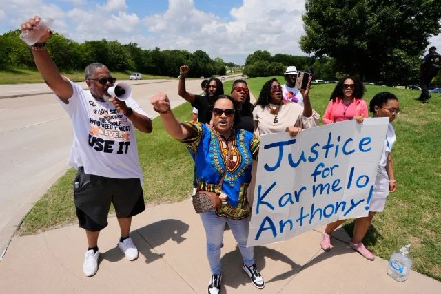_ROB_29's tweet photo. Imagine being so disconnected from reality that you’re calling for justice for a cold blooded murderer while claiming it’s the victims fault he was stabbed in the heart. https://t.co/YvsqOzYFXk