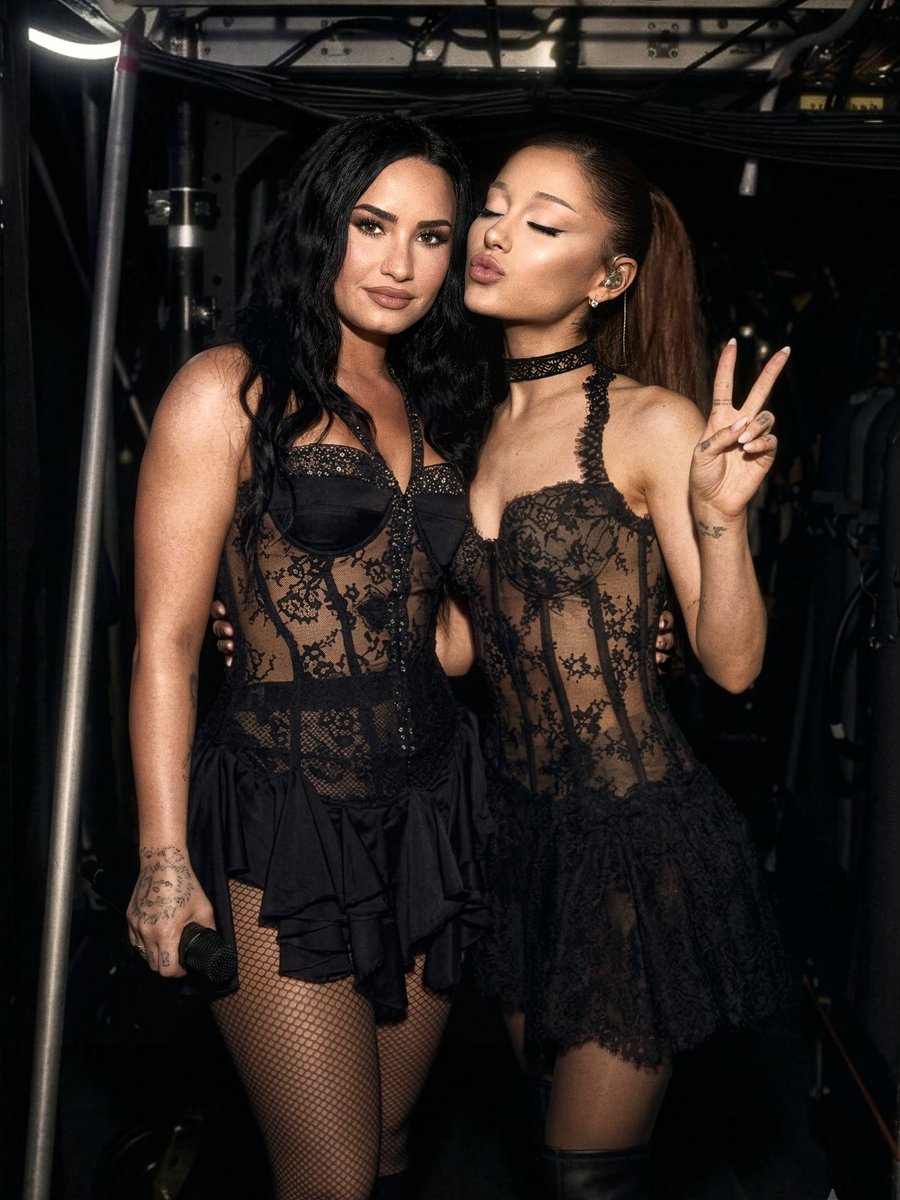 isweetcaua's tweet photo. sisters dress the same https://t.co/DblpLEfbeH