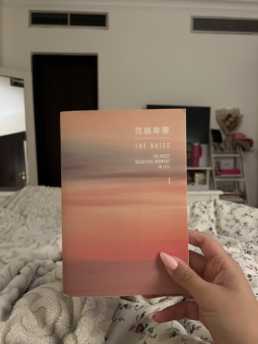 JlMlNNNN's tweet photo. doing some light hearted reading before bed ☺️ https://t.co/Fs5HSL3gmU